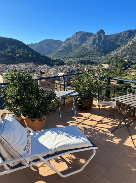 Idílica casa de pueblo con jardín en el encantador pueblo Bunyola